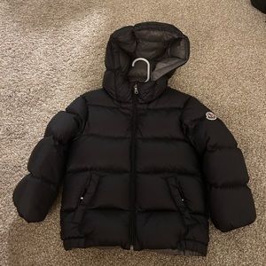 Toddler Moncler Size:4A rip as shown.
